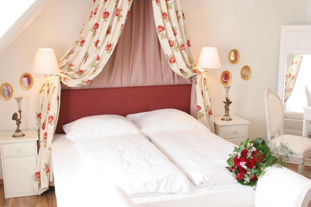 Theme room,111968439:JPEG